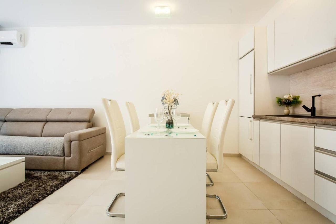 Lux Apartment Teodora Rafailovici Exterior photo